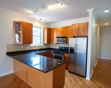 2427 W Augusta Boulevard - Photo Thumbnail 6