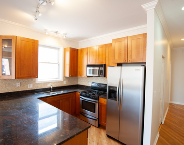 2427 W Augusta Boulevard - Photo Thumbnail 8