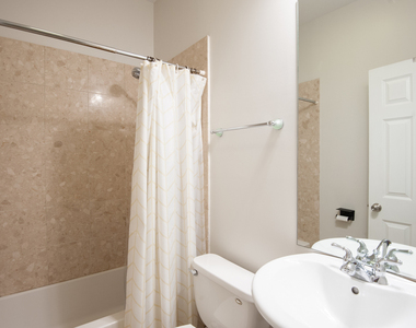2427 W Augusta Boulevard - Photo Thumbnail 14