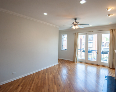 2427 W Augusta Boulevard - Photo Thumbnail 2