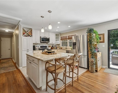 2172 Jonathon Lane Ne - Photo Thumbnail 7