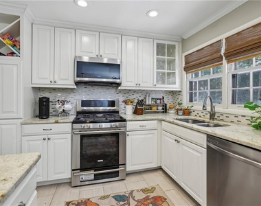 2172 Jonathon Lane Ne - Photo Thumbnail 10