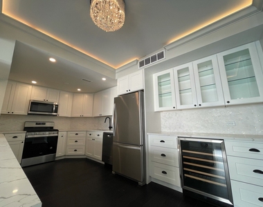 3200 N Lake Shore Drive - Photo Thumbnail 6