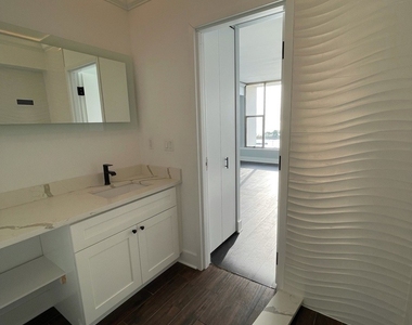 3200 N Lake Shore Drive - Photo Thumbnail 14