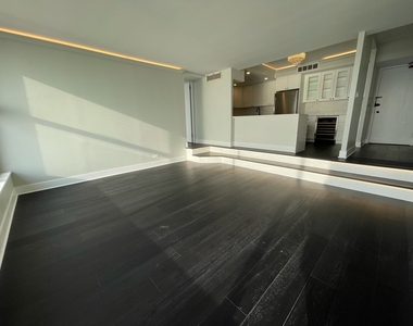 3200 N Lake Shore Drive - Photo Thumbnail 1