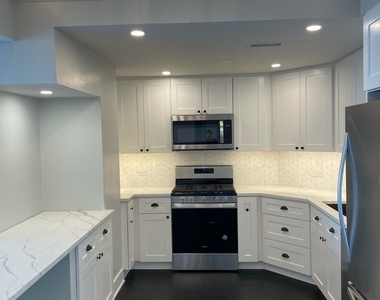 3200 N Lake Shore Drive - Photo Thumbnail 8