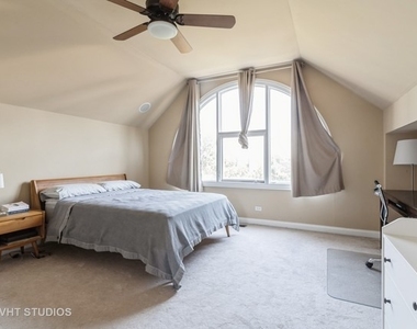 1867 Admiral Court - Photo Thumbnail 16