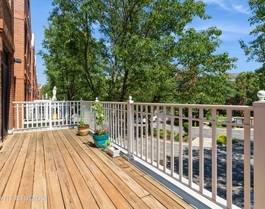 1867 Admiral Court - Photo Thumbnail 17
