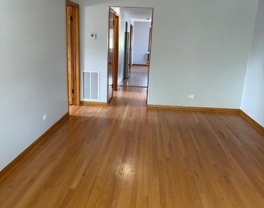 4570 N Narragansett Avenue - Photo Thumbnail 2