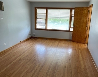 4570 N Narragansett Avenue - Photo Thumbnail 3