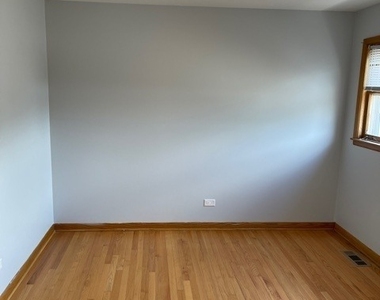 4570 N Narragansett Avenue - Photo Thumbnail 5