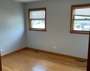 4570 N Narragansett Avenue - Photo Thumbnail 9