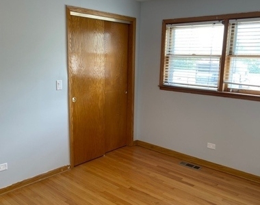 4570 N Narragansett Avenue - Photo Thumbnail 8