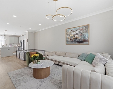 30w023 Brayman Court - Photo Thumbnail 3