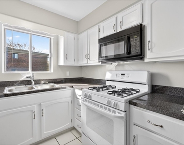 716 W 65th Street - Photo Thumbnail 3