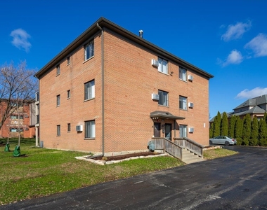 716 W 65th Street - Photo Thumbnail 24