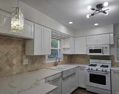 58 E 55th Street - Photo Thumbnail 3
