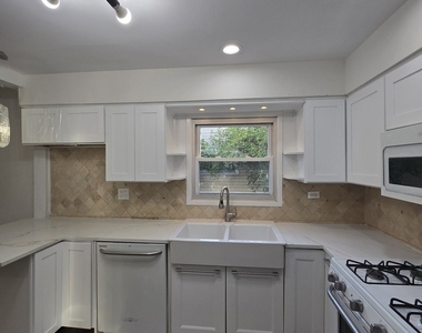 58 E 55th Street - Photo Thumbnail 4