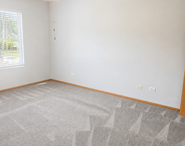 1462 Glen Ellyn Road - Photo Thumbnail 10