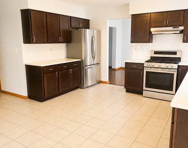 1462 Glen Ellyn Road - Photo Thumbnail 6
