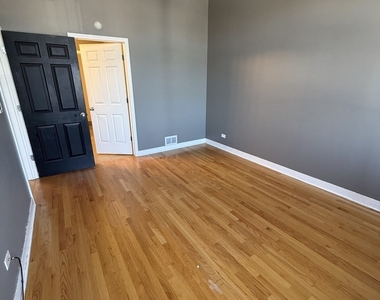 420 N Noble Street - Photo Thumbnail 12