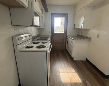 1911 16th Street - Photo Thumbnail 4