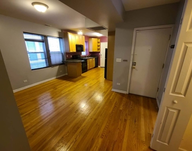 2318 W Rosemont Avenue - Photo Thumbnail 4