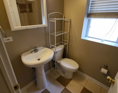2318 W Rosemont Avenue - Photo Thumbnail 12