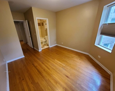 2318 W Rosemont Avenue - Photo Thumbnail 10
