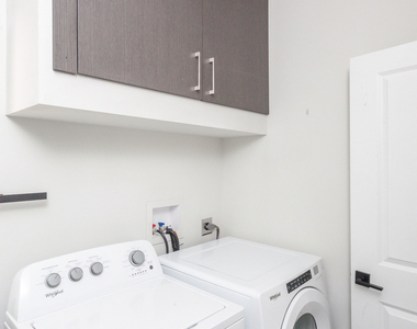 818 W 18th Street - Photo Thumbnail 7