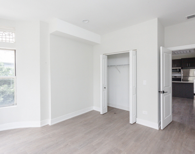 818 W 18th Street - Photo Thumbnail 8