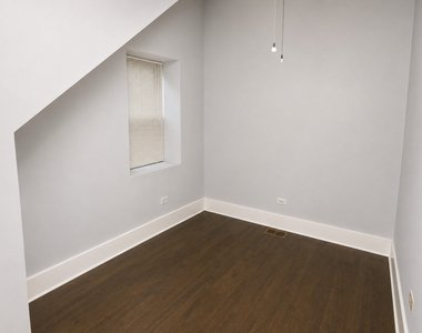 1722 W 21st Street - Photo Thumbnail 4