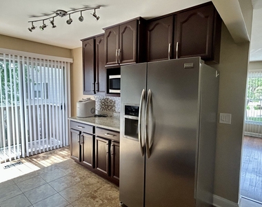 1080 Newport Harbor - Photo Thumbnail 6