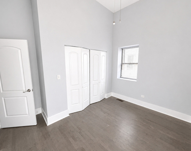 1722 W 21st Street - Photo Thumbnail 3