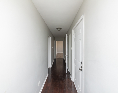 3058 N Kostner Avenue - Photo Thumbnail 8