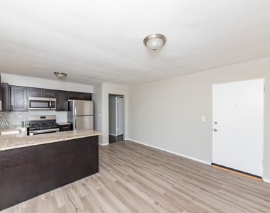 3058 N Kostner Avenue - Photo Thumbnail 3