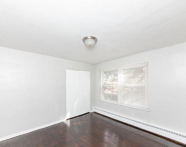 3058 N Kostner Avenue - Photo Thumbnail 6