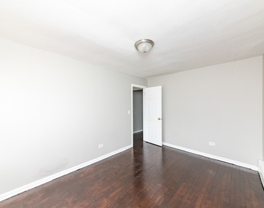 3058 N Kostner Avenue - Photo Thumbnail 7