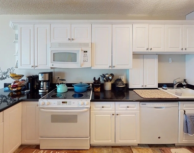 2754 N Hampden Court - Photo Thumbnail 4
