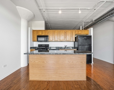 1524 S Sangamon Street - Photo Thumbnail 7
