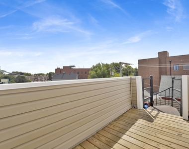 3125 N California Avenue - Photo Thumbnail 10