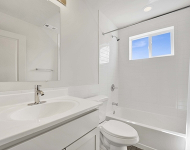 3125 N California Avenue - Photo Thumbnail 9
