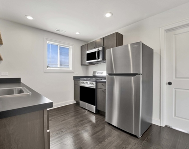 3125 N California Avenue - Photo Thumbnail 3