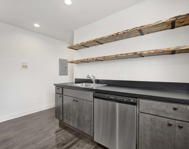 3125 N California Avenue - Photo Thumbnail 4