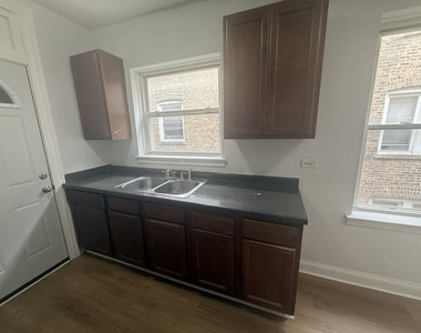 7342 N Damen Avenue - Photo Thumbnail 5