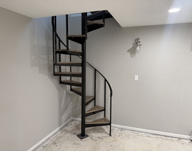 1442 Carriage Lane - Photo Thumbnail 6