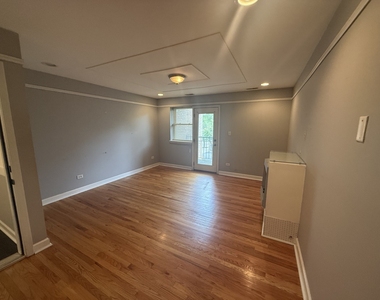 6954 N Greenview Avenue - Photo Thumbnail 1