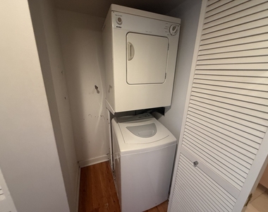 6954 N Greenview Avenue - Photo Thumbnail 11