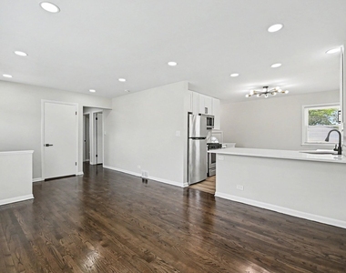 811 E End Avenue - Photo Thumbnail 2