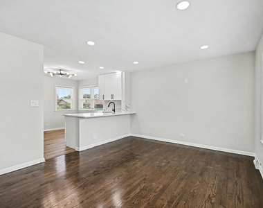 811 E End Avenue - Photo Thumbnail 3
